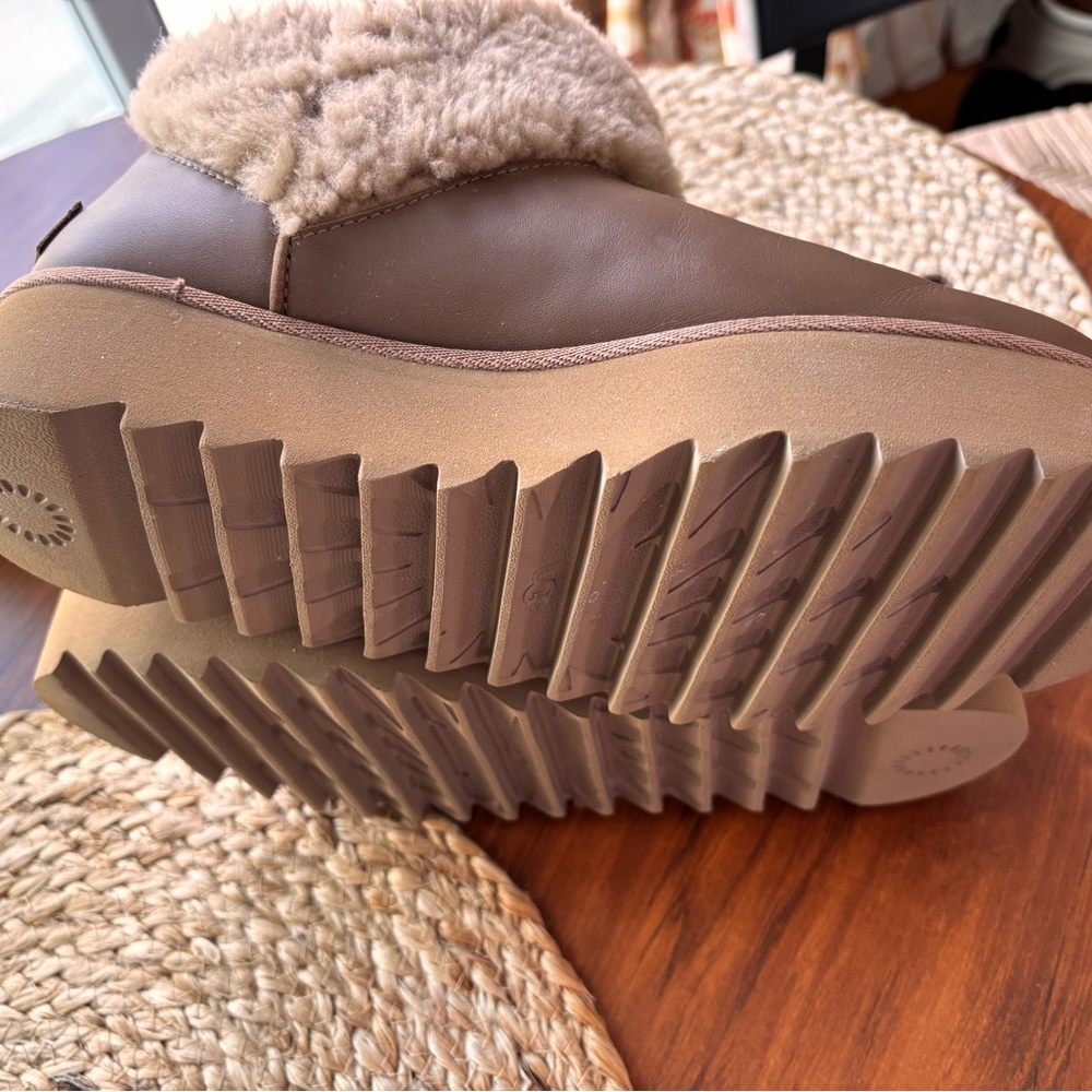 UGG Tan Shearling Winter Boots - Picture 7 of 8